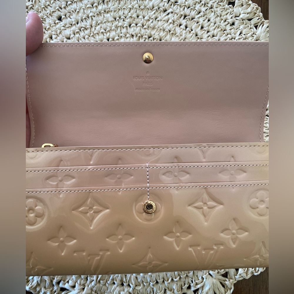 Louis Vuitton Nude Patent Vernis Monogram Long Wallet with Gold Snap - Picture 3 of 9